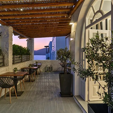 アパートホテル メルシナ エクスクルーシブ ナウサ