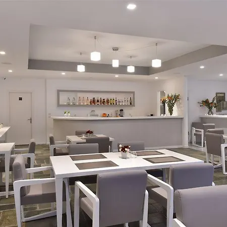 メルシナ エクスクルーシブ アパートホテル ナウサ